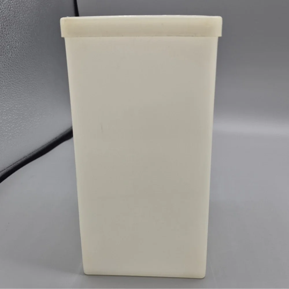VINTAGE TUPPERWARE CONTAINER and LID 484-4 And 486-2‎